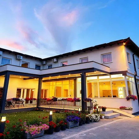 ホテル Hotel Residence Travnik トラヴニク